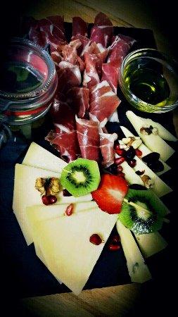 Bellucci coffee & wine bar